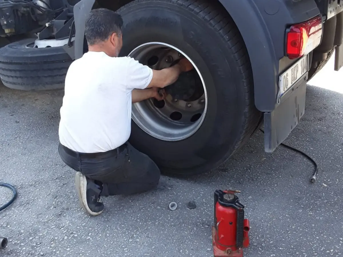 İzmir Oto Lastikçi